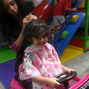 Peinado especial para niña en Kota Pelo